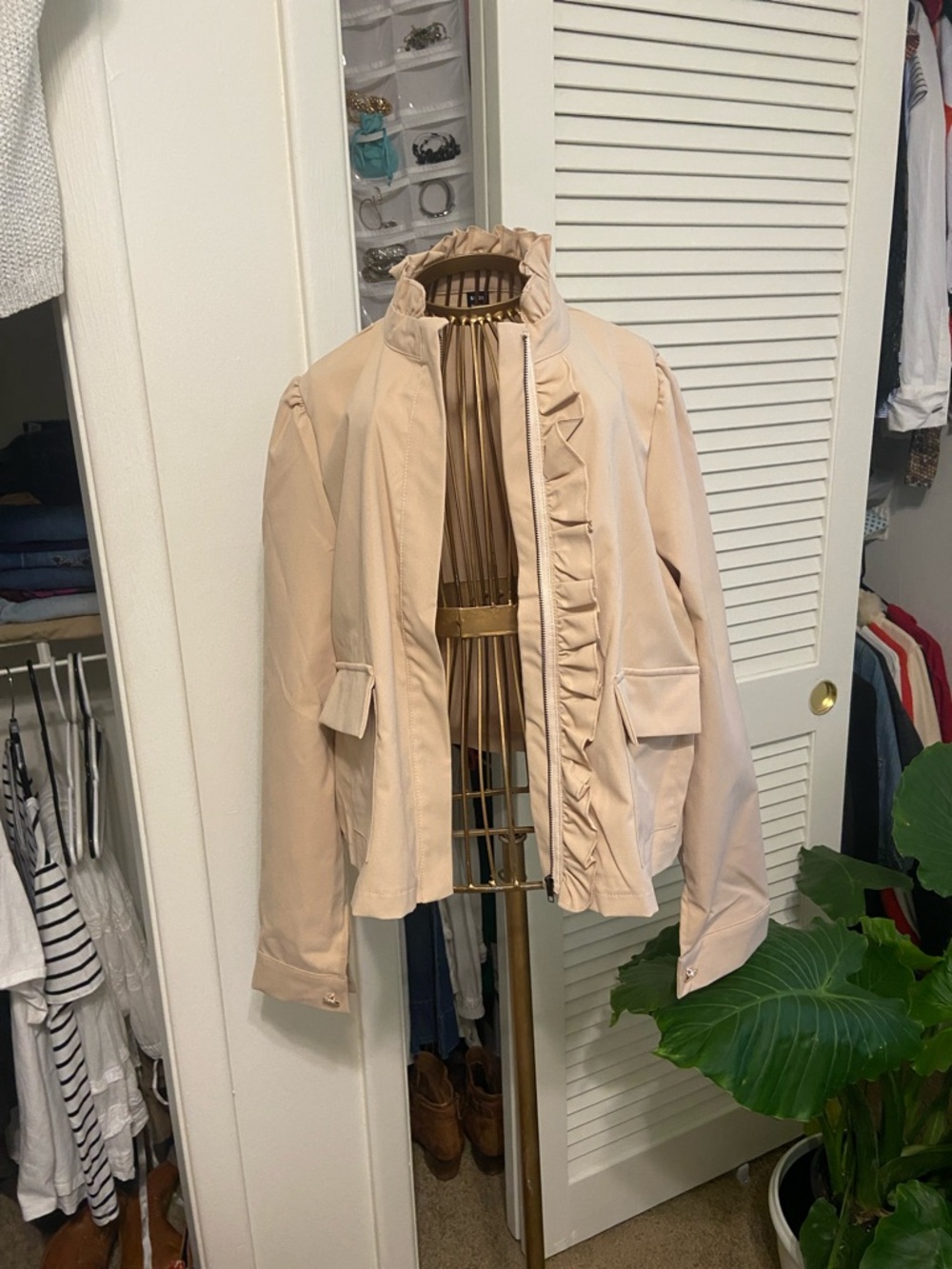 SHEIN Beige Ruffle-Trim Utility Jacket - Picture 2 of 3